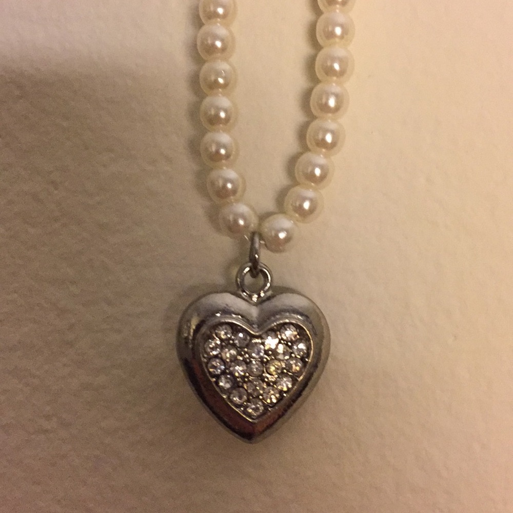 Heart pearl necklace